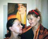Актрисы Нина Дробышева и Елена Дробышева на выставке Ильи Комова.